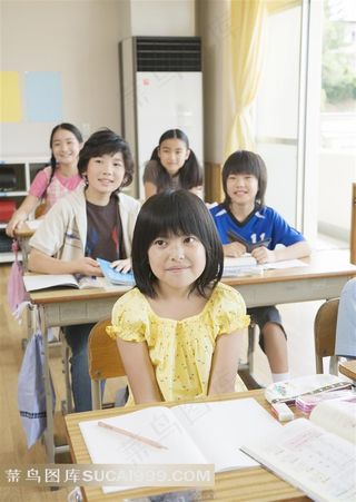 上课中的学生图片