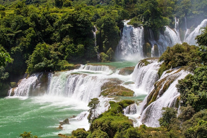 广西德天瀑布风景图
