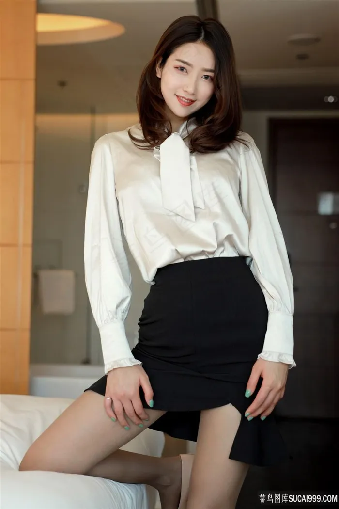 *女秘书方子萱酒店性感大胆写真图片