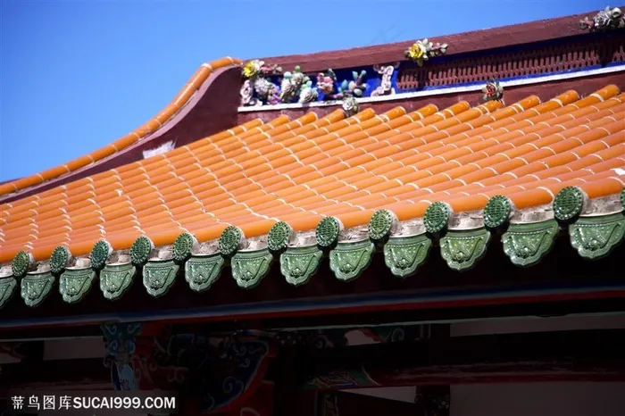 古建筑-屋檐顶部的立体雕塑花特写