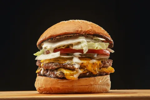 黄色美味汉堡摄影素材 黄色美味汉堡摄影素材