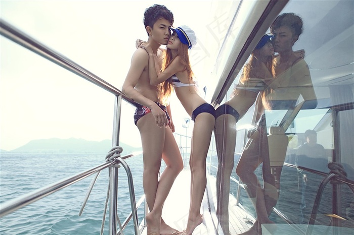 性感情侣游艇外拍精美写真