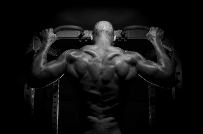 健身的男士图片