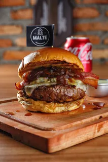 黄色美味汉堡摄影素材 黄色美味汉堡摄影素材