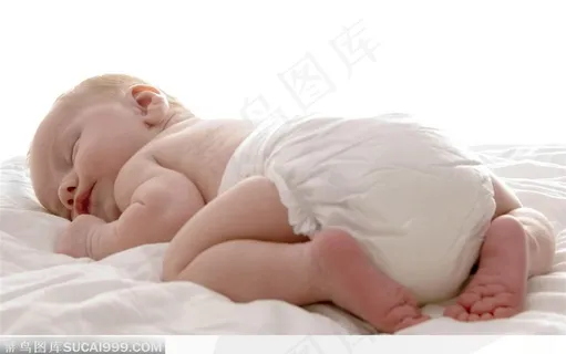 爬着熟睡中的婴儿小宝贝 爬着熟睡中的婴儿小宝贝