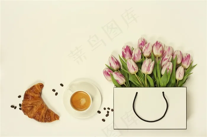 牛角面包与咖啡郁金香摄影高清图片