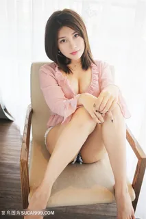 坐在椅子上的*气质美女