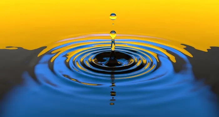 水滴水纹水花海水纯静水泉水图片 (1)