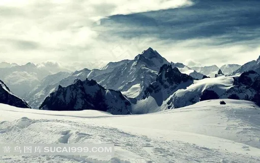 太阳照耀下的雪山风景 太阳照耀下的雪山风景