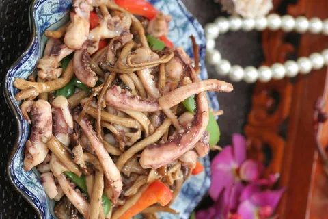 茶树菇爆鲜鱿 (2)