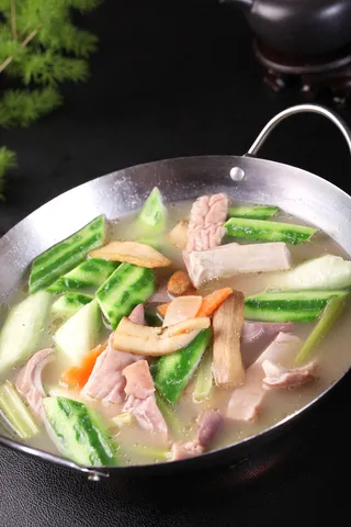 锅仔什菌腾瓜煮猪肚