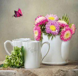 现代花瓶蝴蝶装饰画