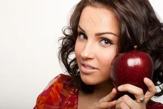 高清苹果美女图片下载