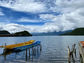 云南泸沽湖水景景点天空