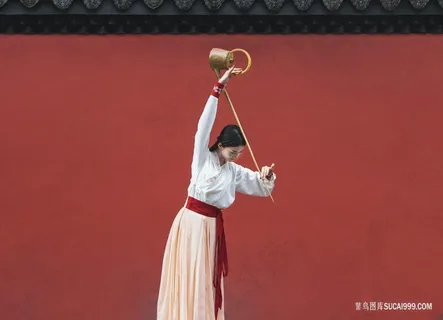 美女长嘴壶茶艺表演图片