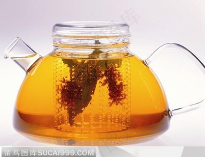 玻璃壶中的清茶特写素材