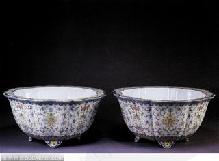 中华传统-彩色花纹的碗