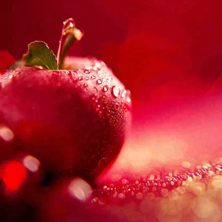 红苹果新鲜特写水珠，圣诞平安夜，水果美食，温馨摄影图
