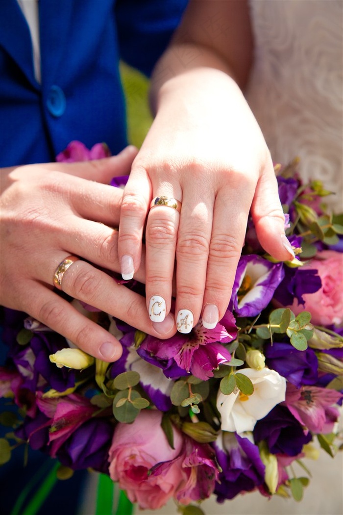 花朵上面的双手