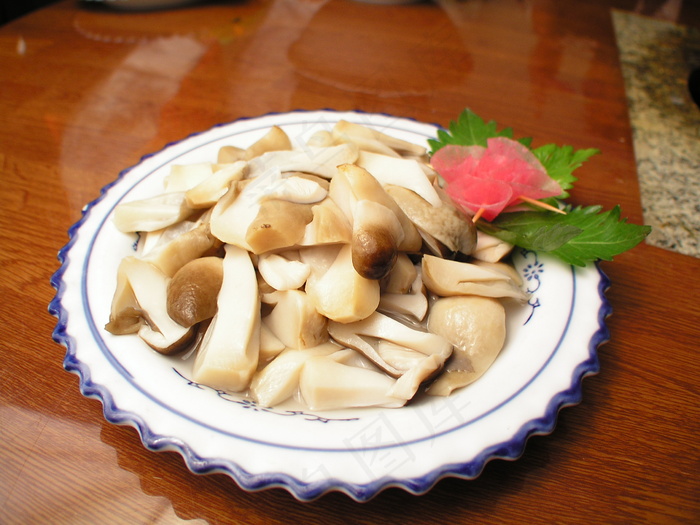  草菇   