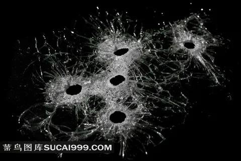 子弹穿透的玻璃