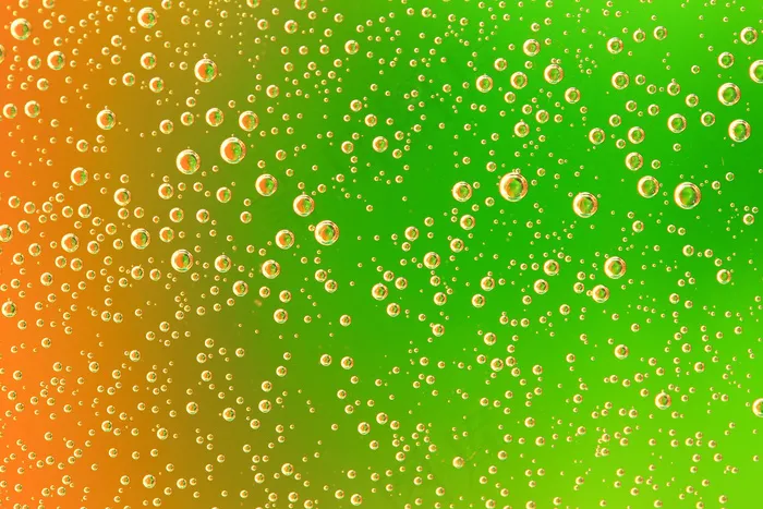 高清绿色水珠背景图片