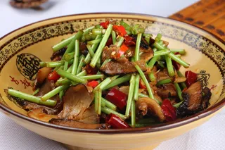 堤蒿炒腊肉