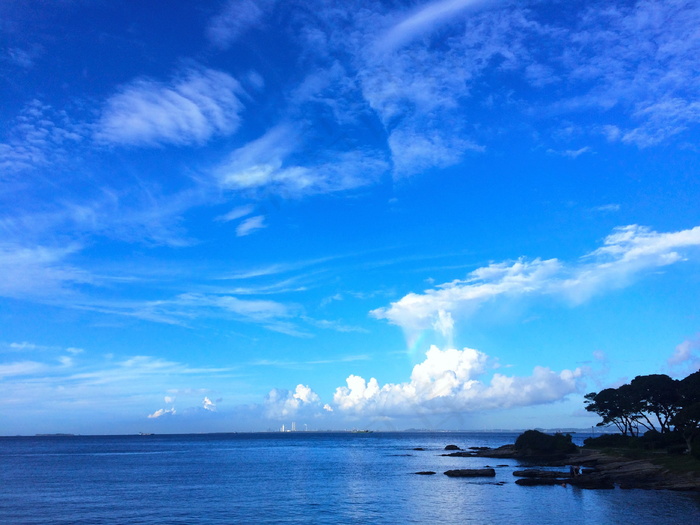 蔚蓝天空大海图片