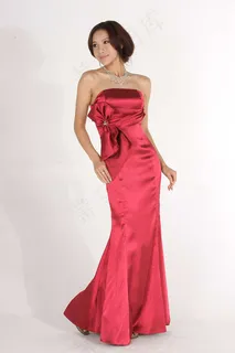 红色长款礼服