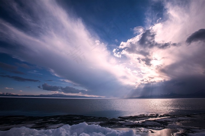 新疆赛里木湖风景素材图片