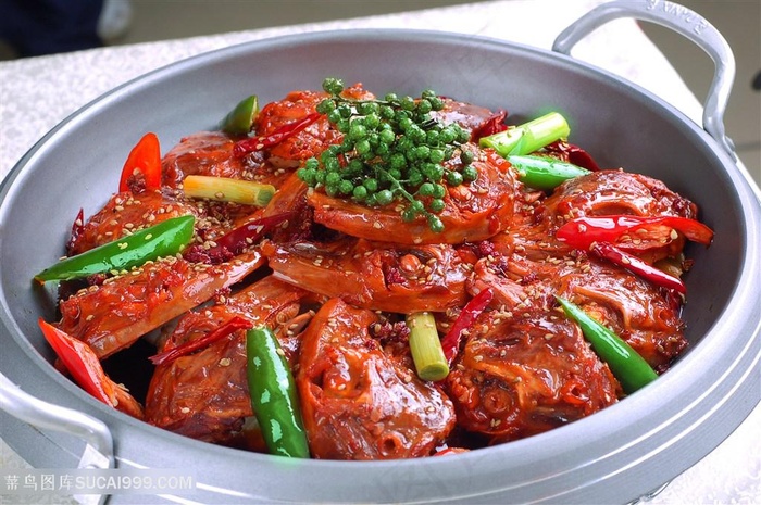 中华美食干锅兔头摄影图