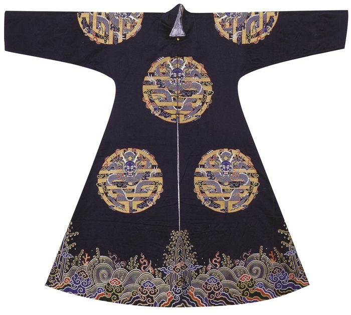服装样式皇帝龙袍摄影图片