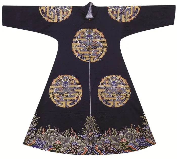 服装样式皇帝龙袍摄影图片