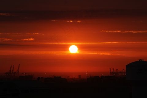 码头海上日出图片