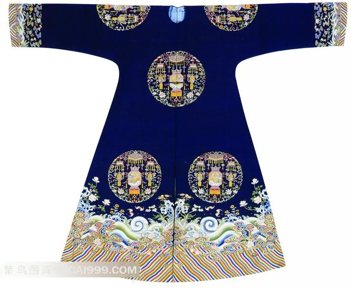 精美的传统吉祥图案服饰