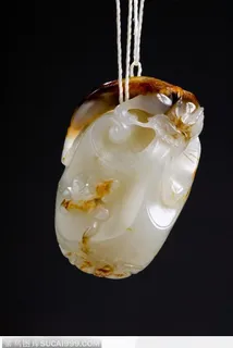 中华传统工艺-龙花纹玉吊坠 中华传统工艺-龙花纹玉吊坠