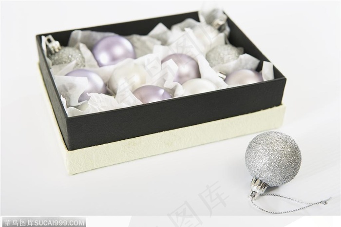 圣诞色彩-精美的银色小球挂件