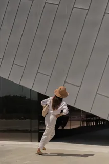 唯美女生长发背影图片 唯美女生长发背影图片
