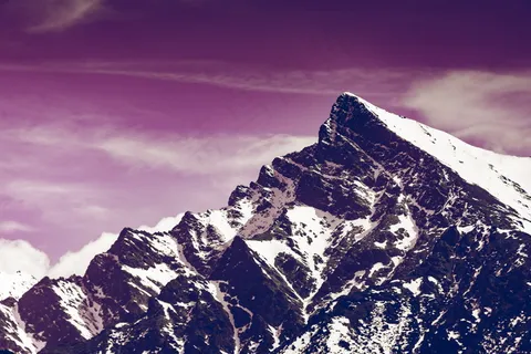 紫色唯美雪山风景图片 紫色唯美雪山风景图片