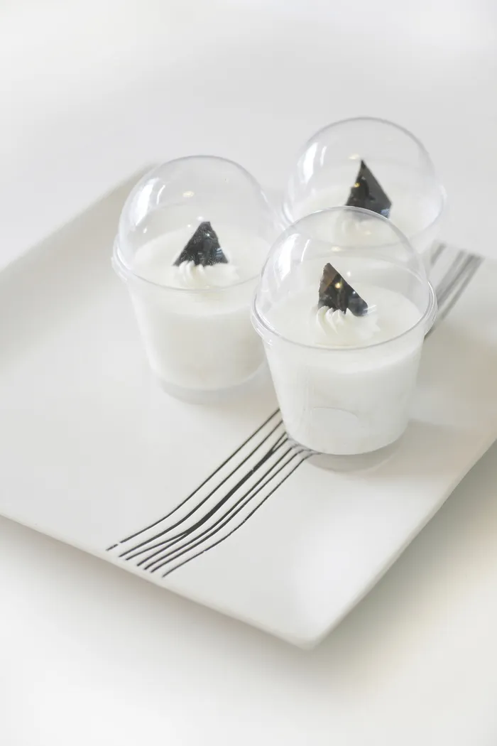 蛋糕店小蛋糕慕斯美食甜品图片