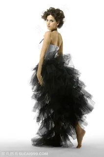 婚庆公司婚纱摄影广告素材 穿着黑白蛋糕裙晚礼服的外国可爱美女