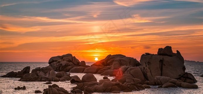 唯美高清海边晚霞礁石风景图片