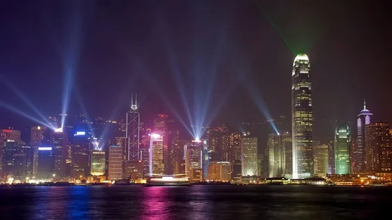 灯火辉煌的城市夜景高清图片