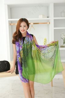 室内围巾模特图片