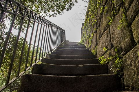 陡峭石阶唯美图片
