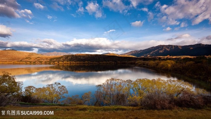 湖畔山峦美景壁纸