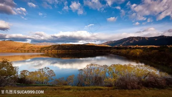 湖畔山峦美景壁纸