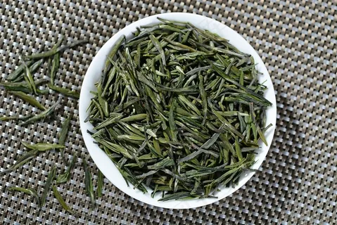 深绿色竹叶青茶叶摄影