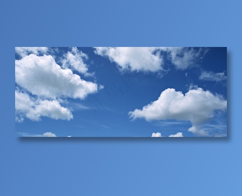 天空下的几朵白云