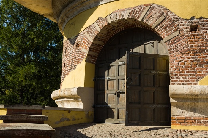 偶走中世纪古代城堡建筑遗迹